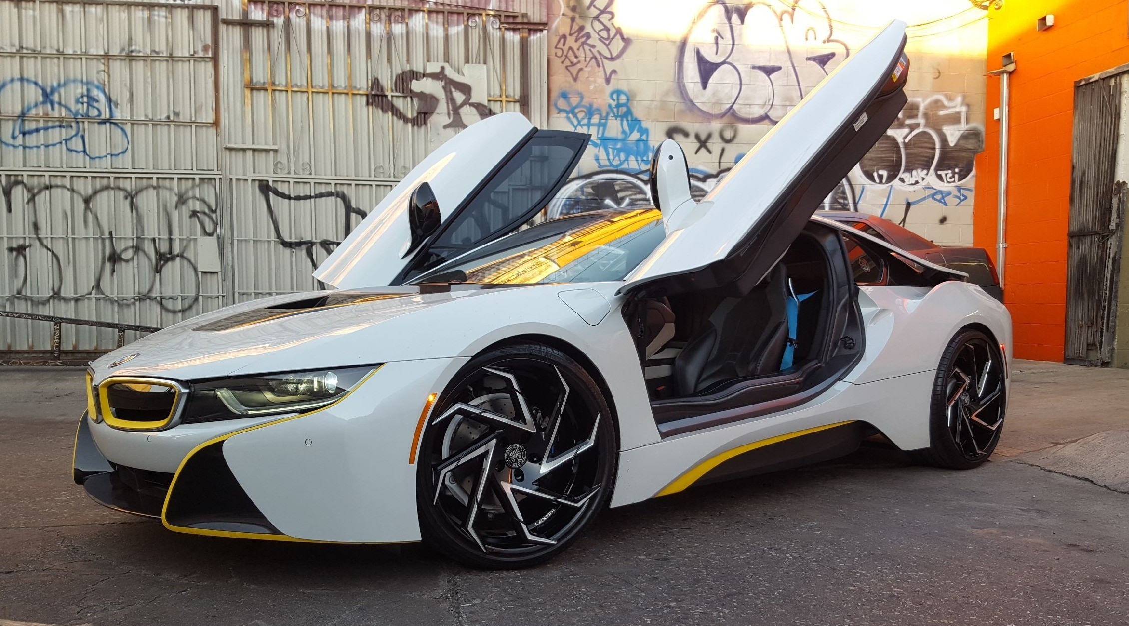 BMW i8 on Cyclone