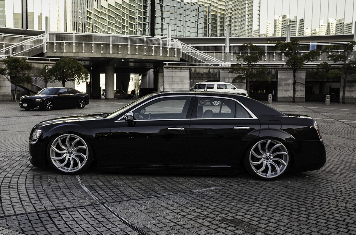 Chrysler 300C on LZ753 Matisse