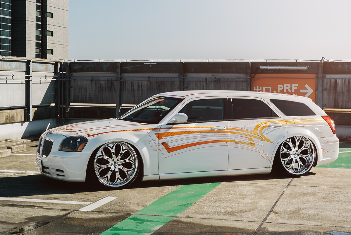 Dodge Magnum on LF-773 Atom