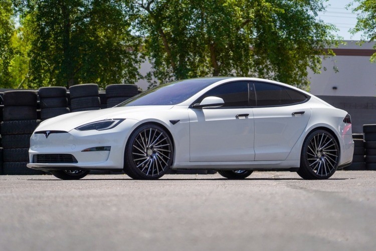 Tesla Model S on Wraith – BG Finish