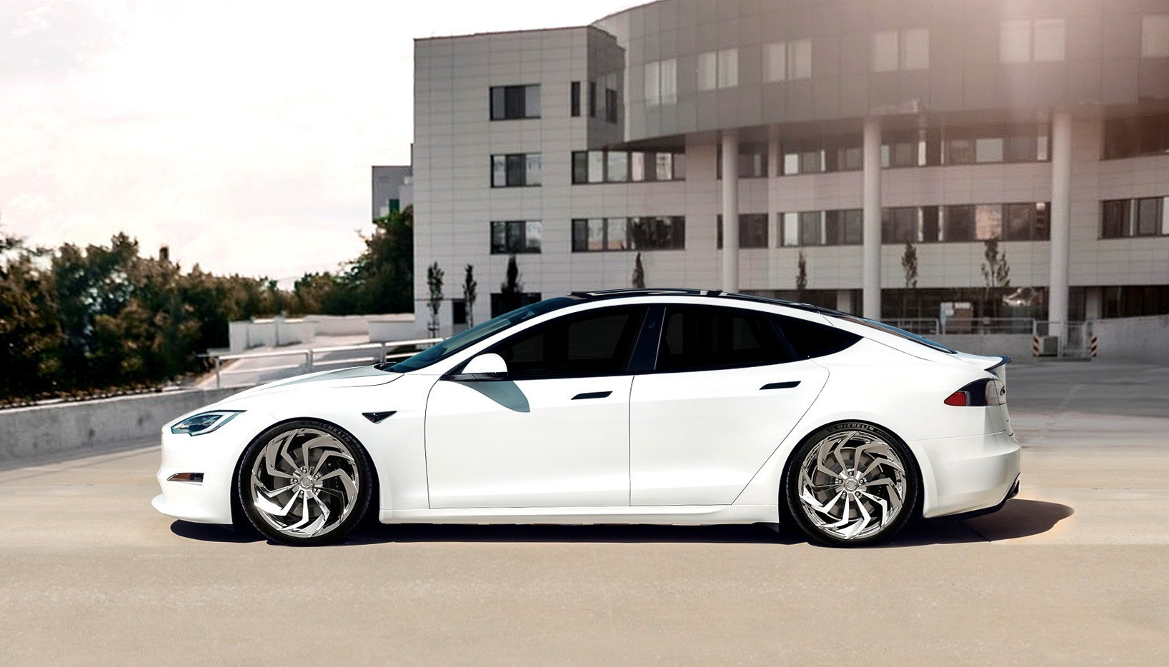Tesla S Plaid on Shadow – Chrome Finish
